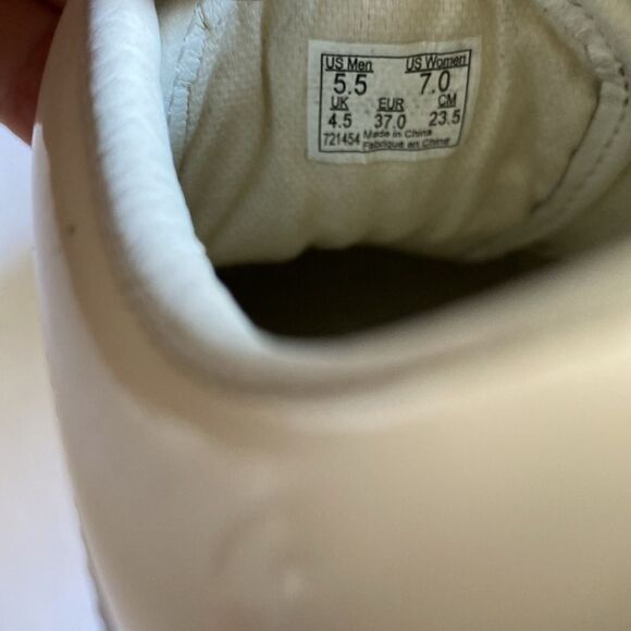 VANS Women’s Old Skool White Patent Leather Sneakers Size 7 - Picture 8 of 9